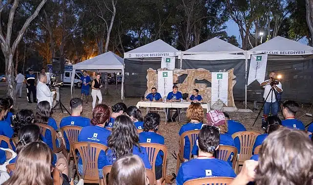 Başkan Tugay, Selçuk’ta gençlerle bir araya geldi  “Kahraman olmayı denemenizi istiyorum”