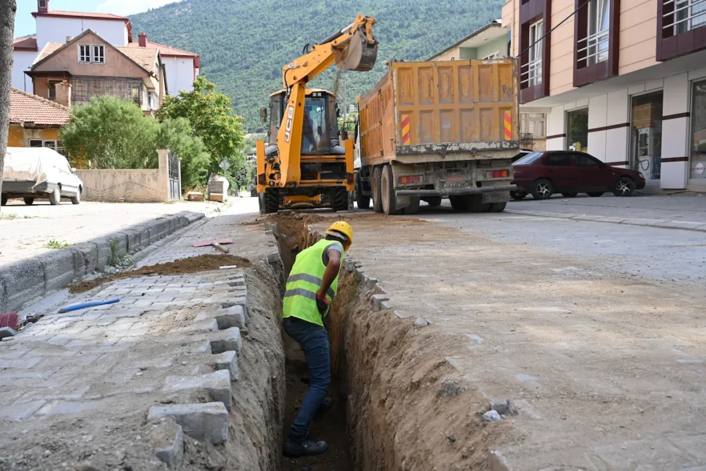 Büyükşehir Akşehir’de 129 Kilometrelik Devasa Çalışmanın Yüzde 50’sini Tamamladı