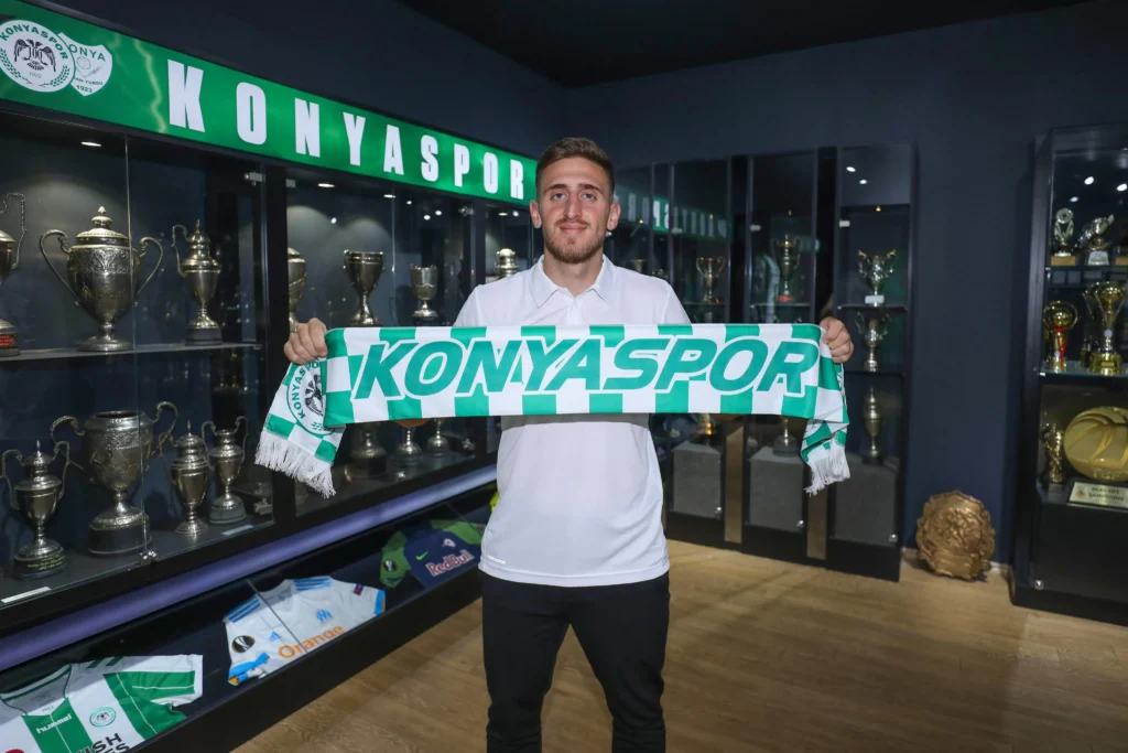 Konyaspor Yeni Orta Saha Oyuncusunu Duyurdu