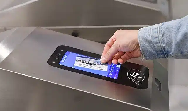 İzmir Büyükşehir Belediyesi’nden müjde:  Özel okul öğretmenlerine de indirimli ulaşım geliyor