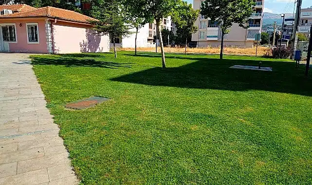 Salihli Belediyesi’nden Yeşil Alanlarda Çim Biçme Çalışması