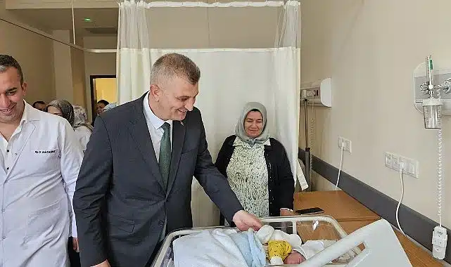 Başkan Sezer, “İlk Bebek” heyecanına ortak oldu.