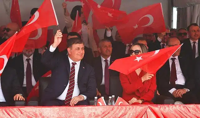 Başkan Tugay 9 Eylül için mesaj yayımladı “İzmir’in dağlarında her daim çiçekler açtıracağımıza söz veriyorum”