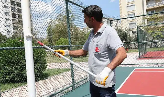 Bayraklı’da parklar yenileniyor