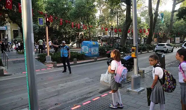 Büyükşehir Zabıtasıyla okul önleri güvende