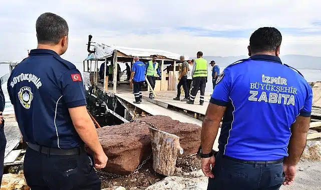 İnciraltı’nda kaçak iskele ve ahşap yapılar yıkıldı