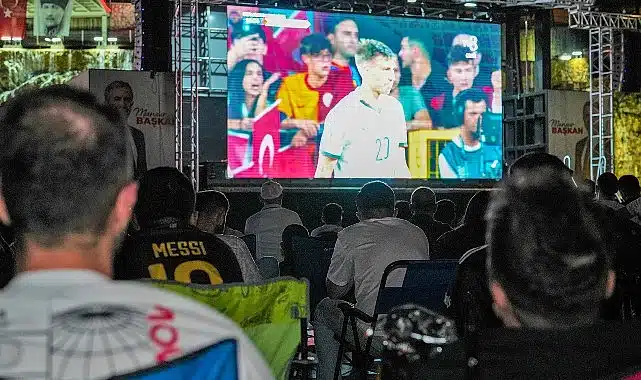 Keçiören’de milli maç coşkusu.