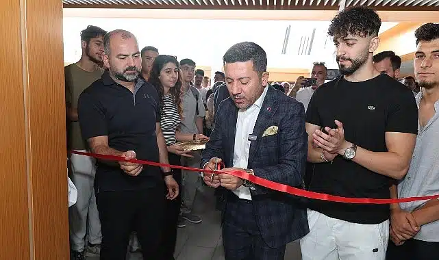 Nevşehir Belediyesi tarafından Nevşehir Hacı Bektaş Veli Üniversitesi Kampüsü içerisinde oluşturulan Nevşehir Belediyesi Gençlik Ofisi törenle açıldı.
