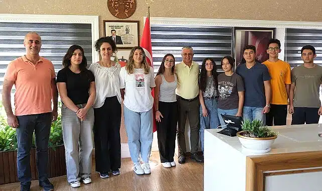 Öğrencilerden Başkan Topaloğlu’na teşekkür ziyareti