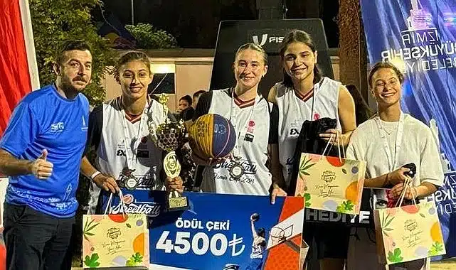 Sokak basketbolu rekabeti dostluk içinde tamamlandı  İzmir Cup’a 93’üncü İEF’te muhteşem final