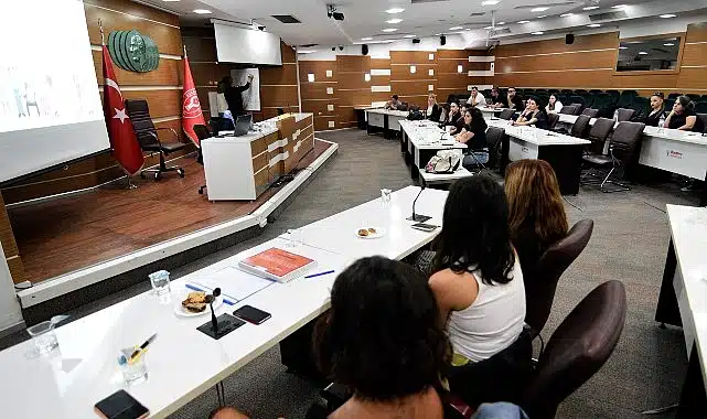 Bornova’da çalışanlara Toplumsal Cinsiyet Eşitliği Semineri