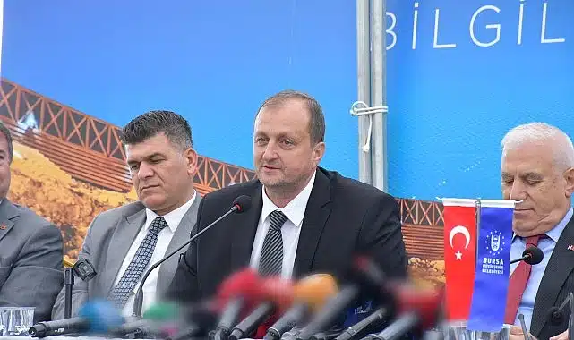 İznik’te gerçekleştirilen kazı çalışmalarının bilgilendirme toplantısı göl kenarında gerçekleşti