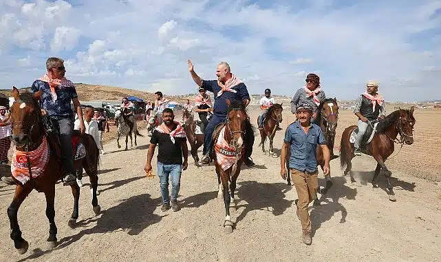 Menemen’de rahvan at şöleni yaşandı