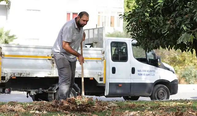 Narlidere’de parklarda temizlik seferberliği başlatıldı.
