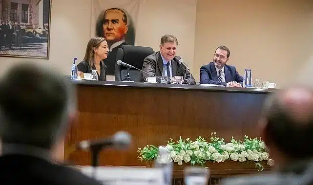 Başkan Tugay Selçuk’ta hem esnafla hem muhtarlarla buluştu “2025 ne hedeflediysek yapıp bitirdiğimiz bir yıl olacak”