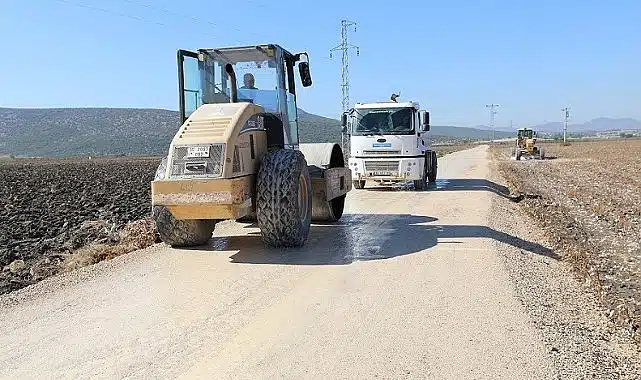 Menderes Belediyesi, İzmir Büyükşehir Belediyesi’nin destekleri ile mahallelerde üretim yolları yapıyor.