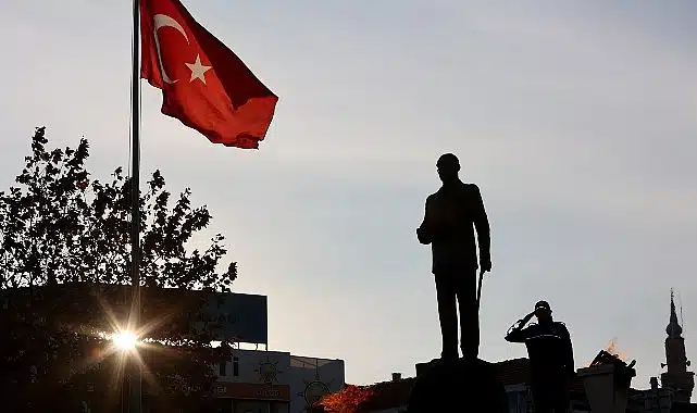 Urla’da saygı ve özlemle Atatürk’e vefa
