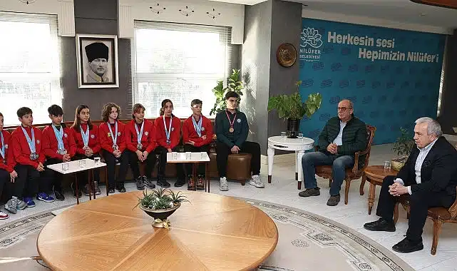 Başkan Şadi Özdemir başarılı sporcuları ağırladı