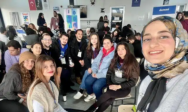 Büyükşehir öncülüğünde farkındalık adımı İzmirli gençler “fark edil-fark ettir” diyerek buluştu