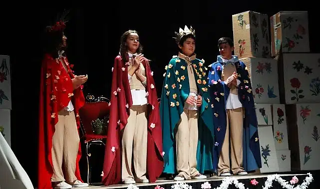 Karşıyaka Belediye Tiyatrosu ‘Çiçek Prenses’i seyirciyle buluşturdu