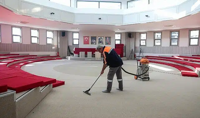 Bakırköy Belediyesi İbadethaneleri Dip Köşe Temizliyor