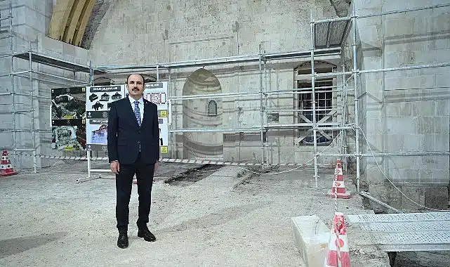 Başkan Altay: “Hatay Habib-i Neccar Camii’nin Yeniden İmal Edilen Ahşap Kubbesi Yerine Yerleştirildi”