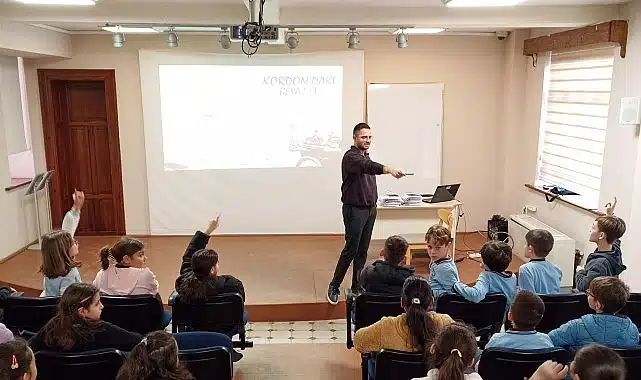 İzmir’in tarihini sergiler, atölyeler ve öykülerle öğreniyorlar