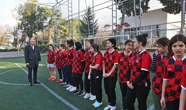 Güzelbahçe Belediyesi Kız Futbol Takımı’ndan iddialı başlangıç