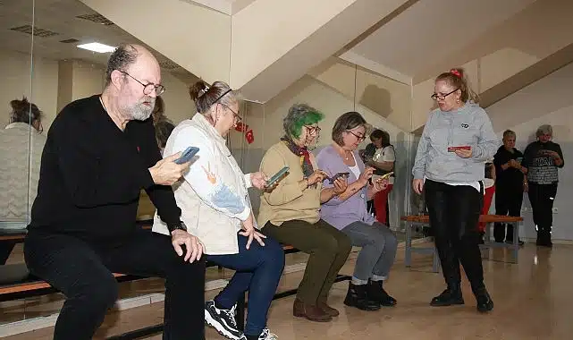 “Hayatın içindeyim” ile hayaller gerçek oluyor;  Büyüklerimiz, tiyatroda hünerlerini sergileyecek