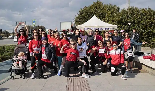 Konak’ta ‘Sevdiğine Koş’ ile her adım sevgiye atıldı