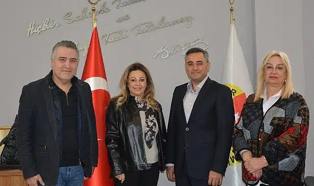 ODTÜ Ege Mezunlar Derneği Başkanı ve İzmir Kent Konseyi Başkan Adayı Özgür Topaç, İzmir Gazeteciler Cemiyeti’ni ziyaret etti