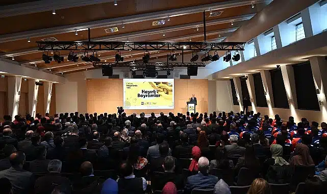 Başkan Altay, Konya Büyükşehir Belediyesi Çalışanlarıyla Bayramlaştı