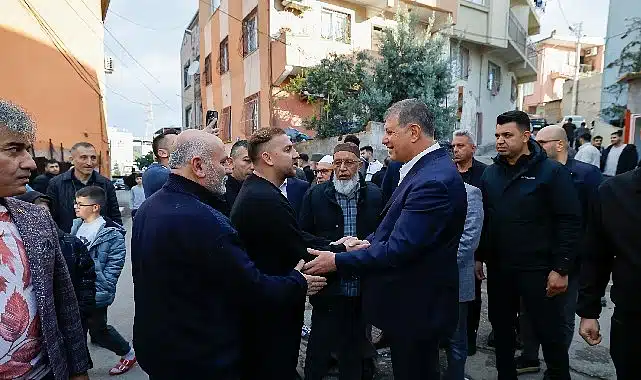 Başkan Tugay, yurttaşlarla bayramlaştı