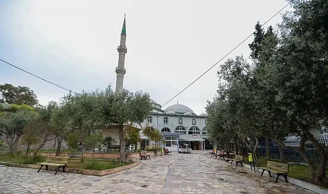 Buca’da bayram hazırlığı: Mezarlıklar ve camiler temizlendi