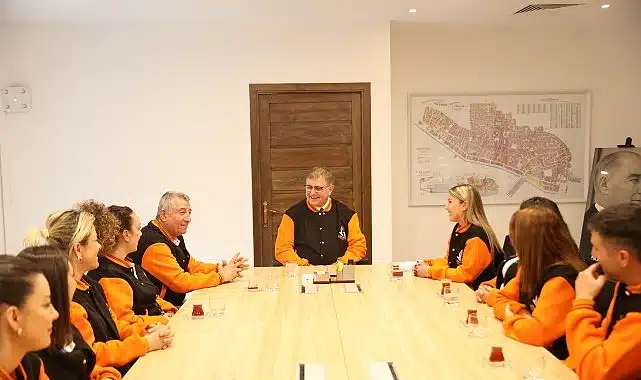 Güzelbahçe Gençlik’ten Başkan Tugay’a Ziyaret