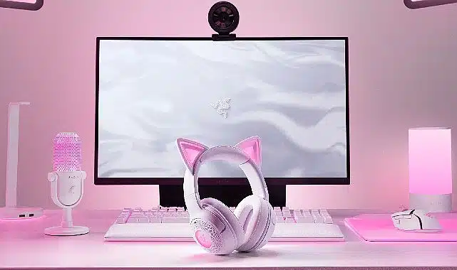 İkonik kedi kulaklı kulaklık şimdi beyaz renkte: Razer Kraken Kitty V2 White Edition duyuruldu!