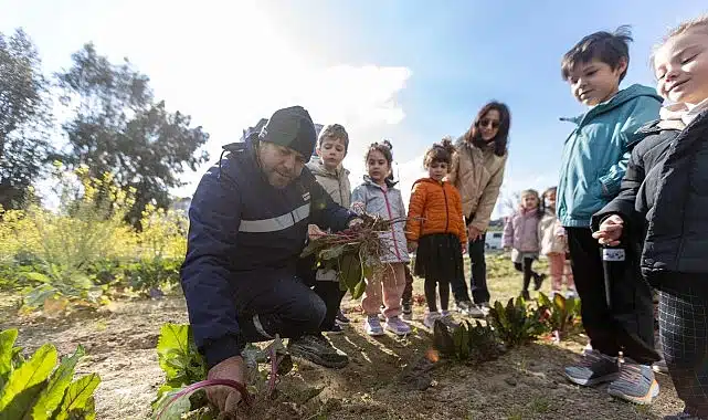 Karşıyaka’da anaokulu öğrencileri bostanda üretimi deneyimledi