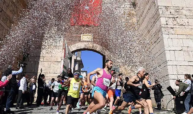 Osmangazi 17 Uluslararası Tarihi Kent Koşusu başladı