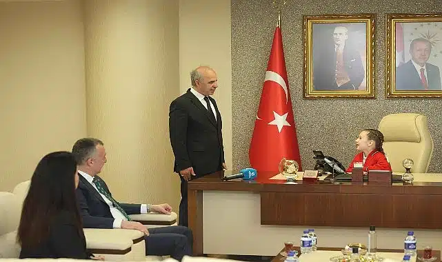 Başkan Büyükakın geleneği bozmadı: Çocuk Bayramı’nda Başkan Damla oldu