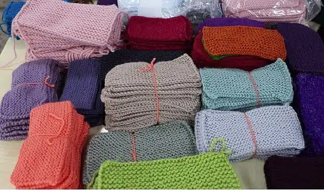 Bayraklı Belediyesinden huzurevi sakinlerine 750 adet battaniye