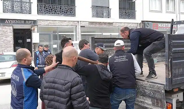 Burhaniye’de Yol ve Kaldırım İşgaline Müdahale