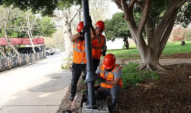 Büyükşehir Atatürk Parkı’nın ışıklandırmalarını yeniledi
