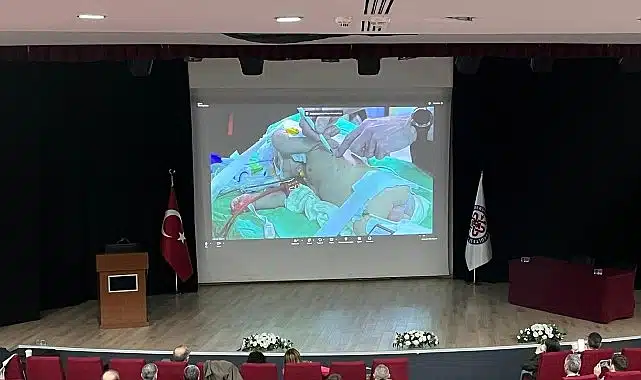 Ege Üniversitesi, Pediatrik Toroskopi alanında dünyaca ünlü cerrahları ağırladı