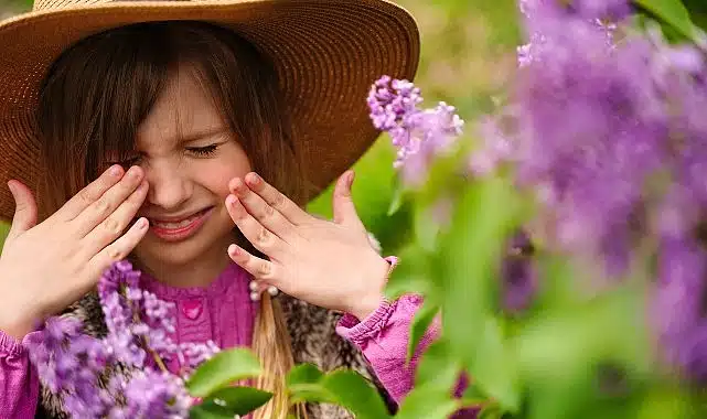 Gözlerde Bahar Alarmı: Göz Alerjisi Mevsimi Başladı!