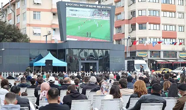 İzmit Kent Meydanı’nda Yeşil-Siyah heyecan
