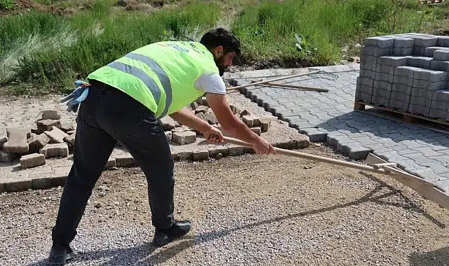 Kartepe Belediyesi’nden Acısu’da Kapsamlı Parke Tamiratı