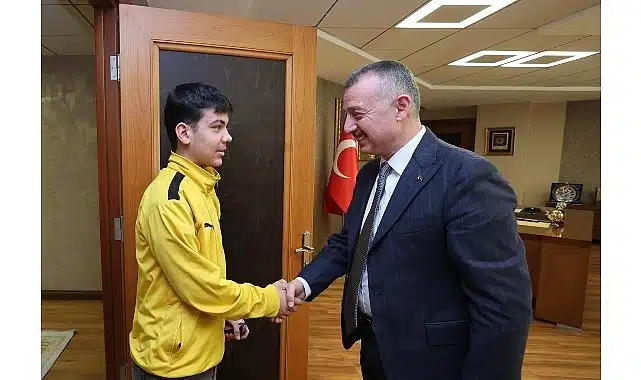 Kocaelisporlu Efe Kartal’dan Büyükakın’a ziyaret