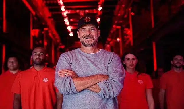 MediaMarkt’ın yeni kampanyasında   Jürgen Klopp’tan yenilenmiş telefona destek!