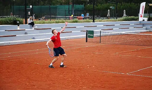 Tenisin kalbi Kemer’de atıyor