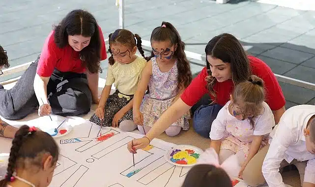 Vodafone gönüllüleri, Gaziantepli çocukların 23 Nisan coşkusuna ortak oldu